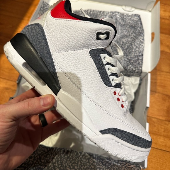 Jordan 3 Denim - Picture 4 of 6